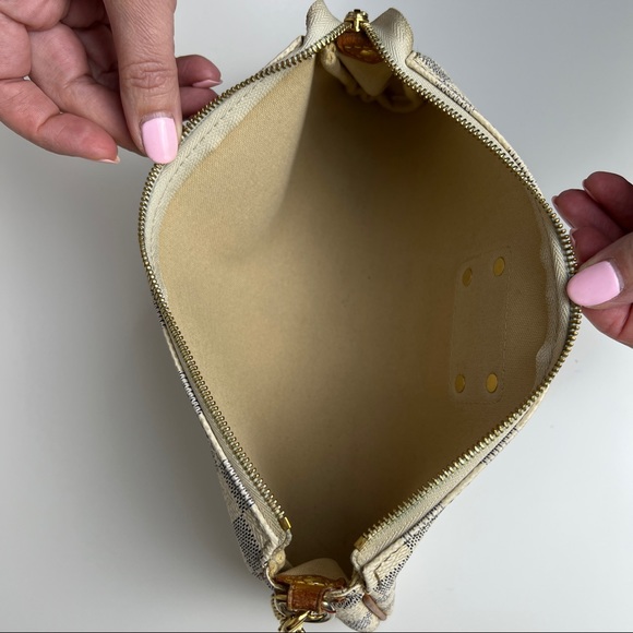 ❌SOLD❌Louis Vuitton Damier Azur Eva Crossbody Clutch - Picture 4 of 10